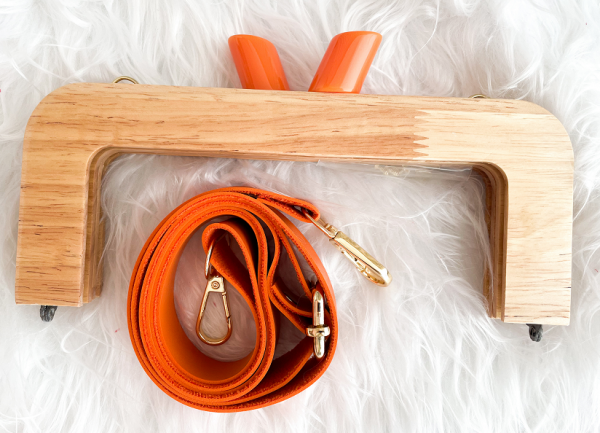 Chiusura in Legno con Pomellini Arancione