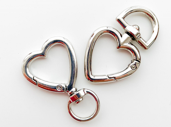Moschettone a cuore con passante argento